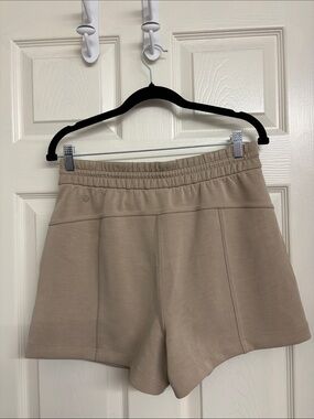 241. Lululemon Softstreme High-Rise Short 4"
Sheer Oak NWT size 8